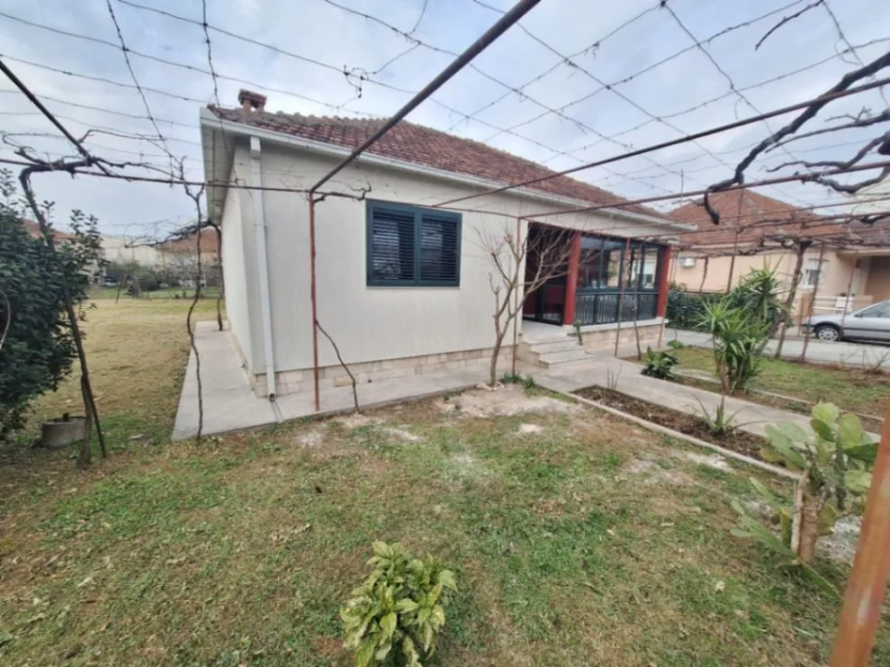 Izdavanje, kuća, 110m², Stari Aerodrom, Podgorica