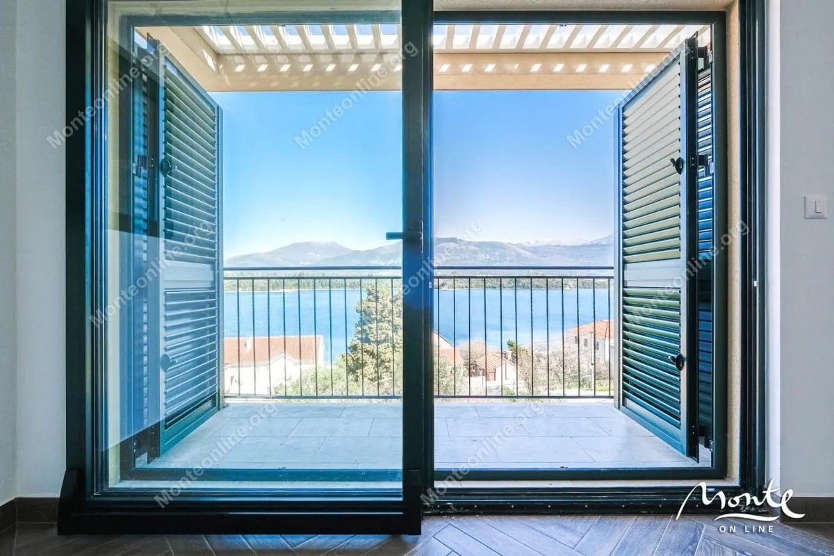 Prodaja, trosoban stan, 96m², Krašići, Tivat