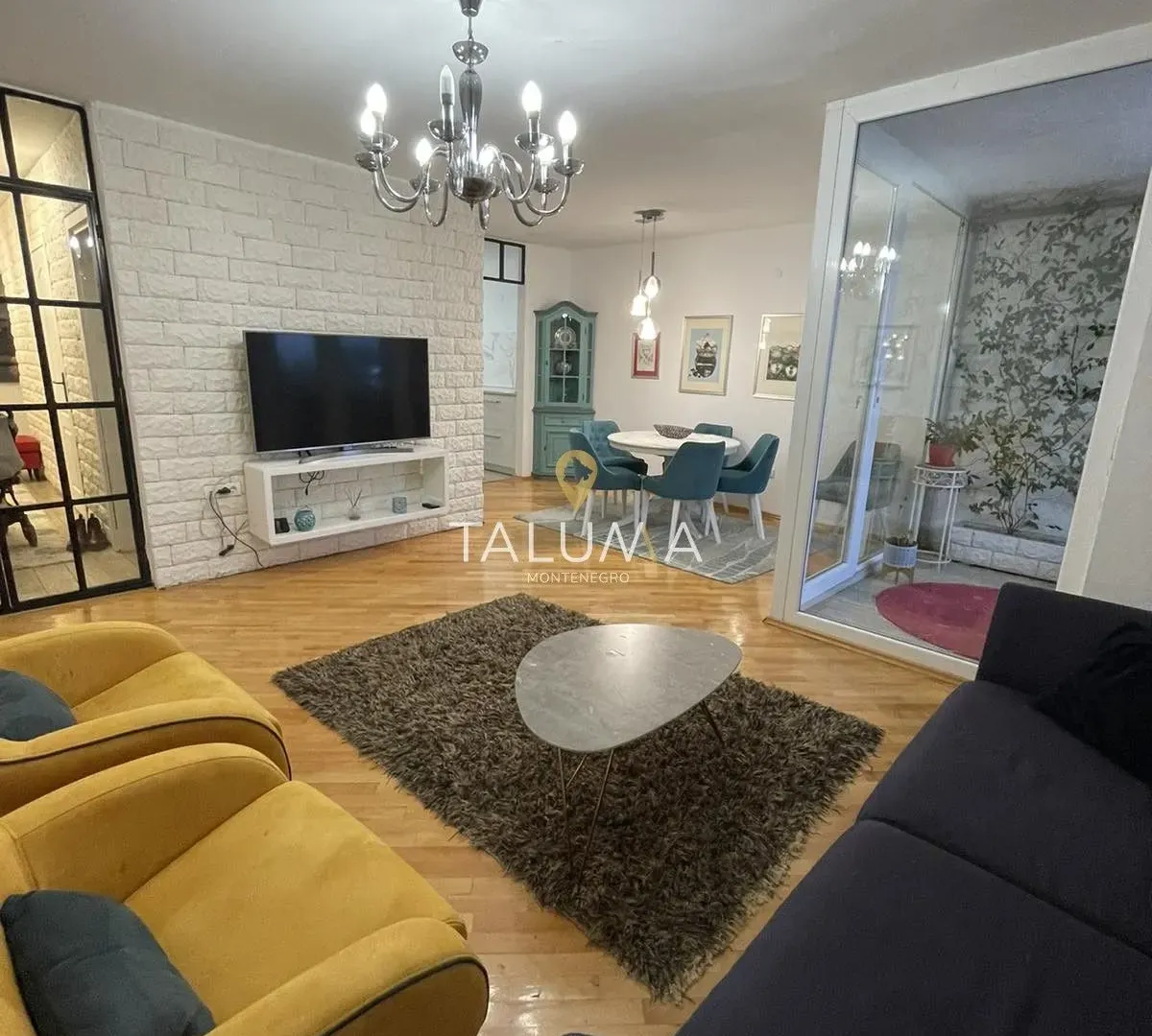 Izdavanje, trosoban stan, 100m², Blok 5, Podgorica