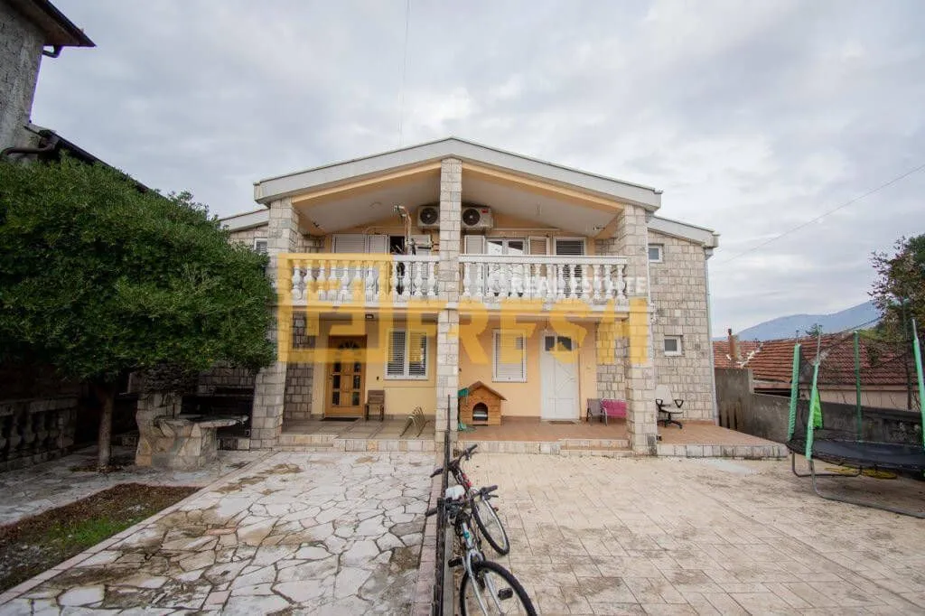 Izdavanje, kuća, 200m², Konik, Podgorica
