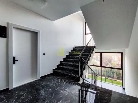 Izdavanje, trosoban stan, 143m², Centar, Podgorica - image 4