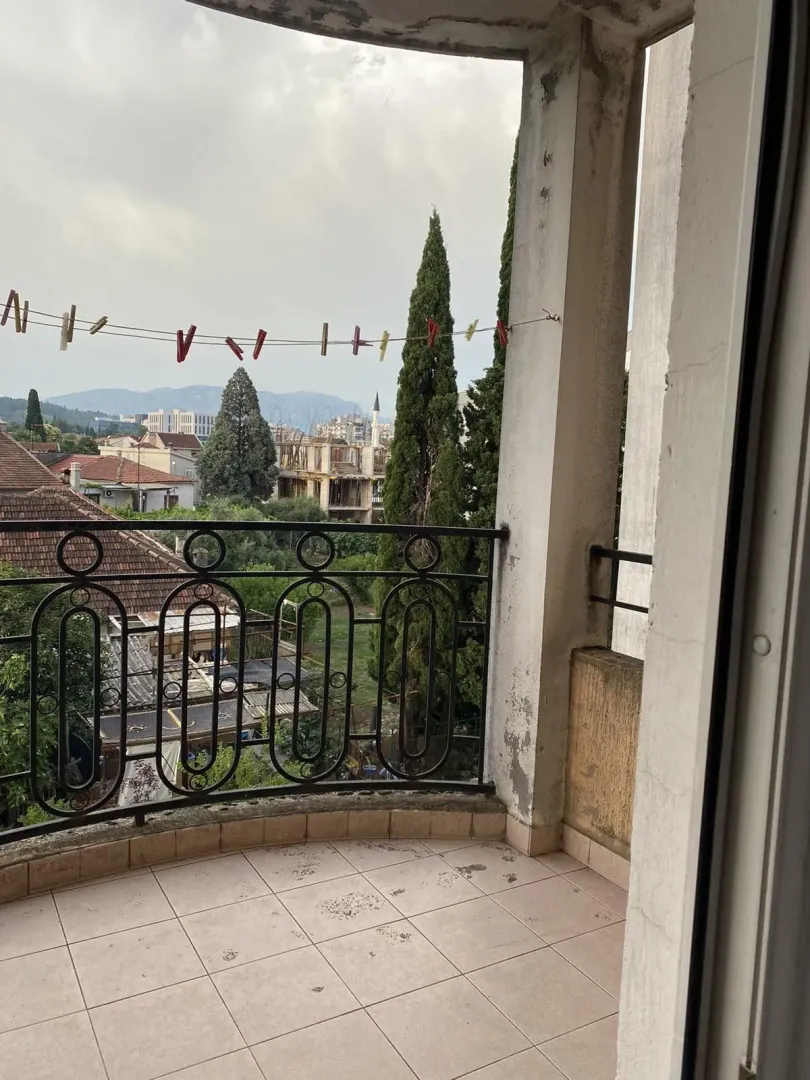 View from the balcony overlooking the neighborhood.