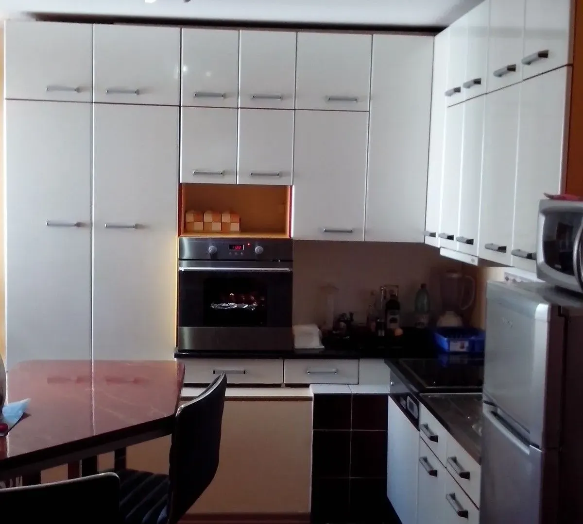 Izdavanje, trosoban stan, 94m², Savski Venac, Beograd