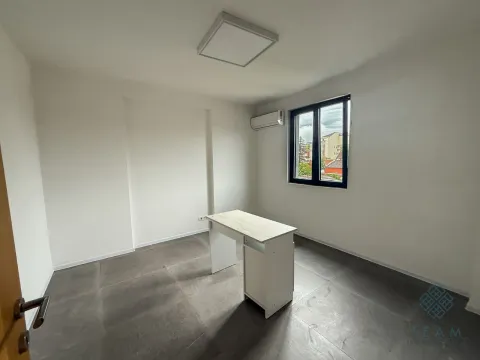 Izdavanje, poslovni prostor, 118m², Centar, Podgorica - image 7