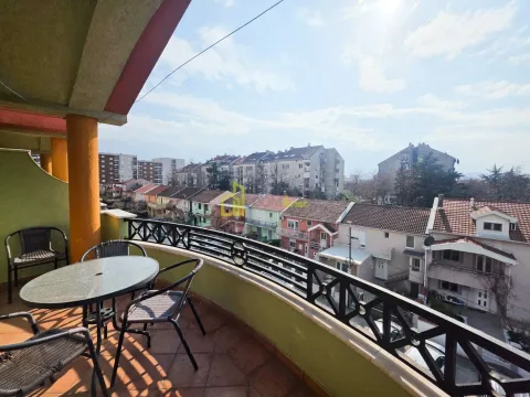 Prodaja, trosoban stan, 80m², Stari Aerodrom, Podgorica - image 9