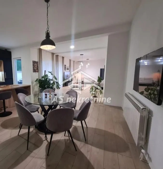 Izdavanje, stan, 240m², Savski Venac, Beograd
