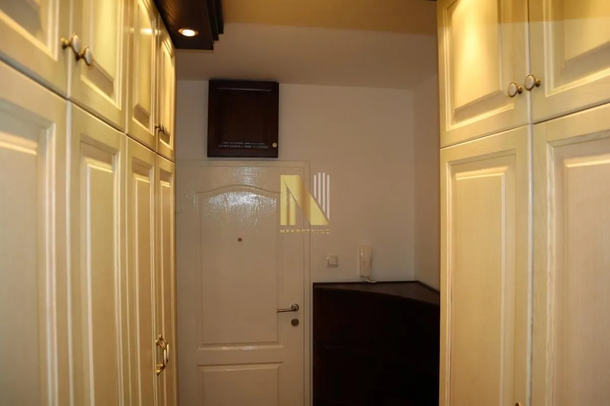 Izdavanje, dvosoban stan, 52m², Bulevar Oslobodjenja, Novi Sad Sve Podlokacije