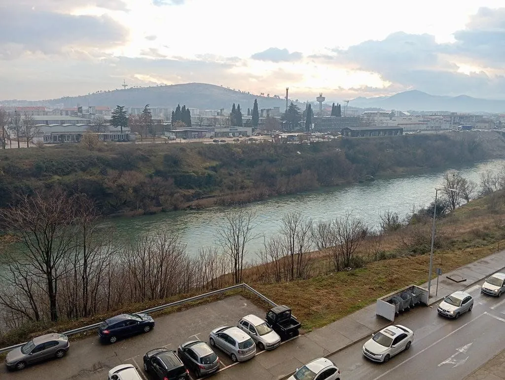 Izdavanje, trosoban stan, 90m², Podgorica, Crna Gora