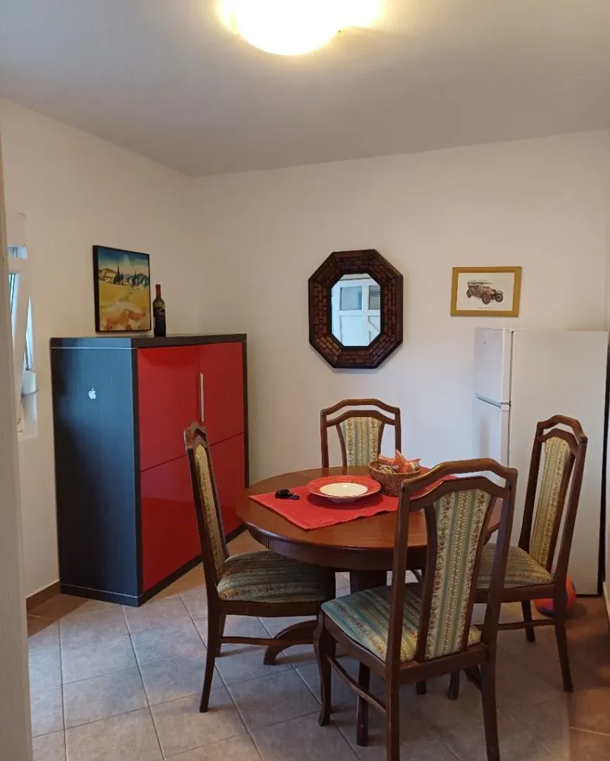 Izdavanje, dvosoban stan, 55m², Igalo-Petlja, Herceg Novi