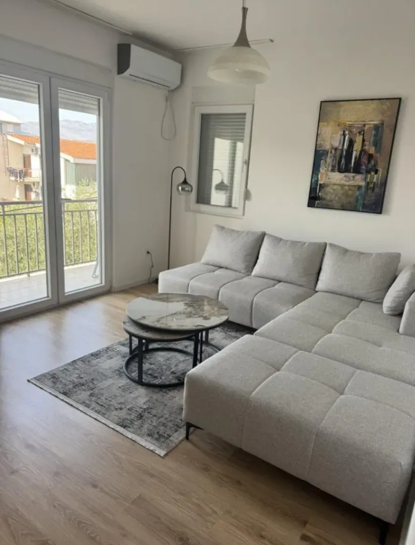 Izdavanje, jednosoban stan, 48m², Stari Aerodrom, Podgorica