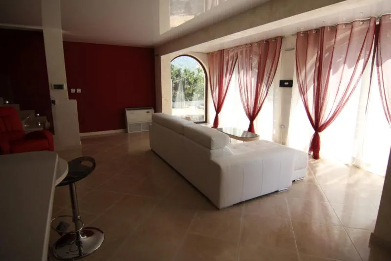 Prodaja, kuća, 233m², Lastva Grbaljska, Kotor