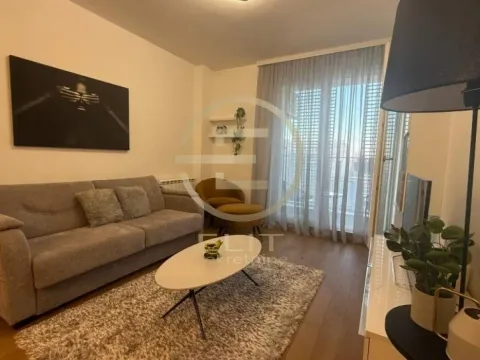 Stan in Bulevar Evrope