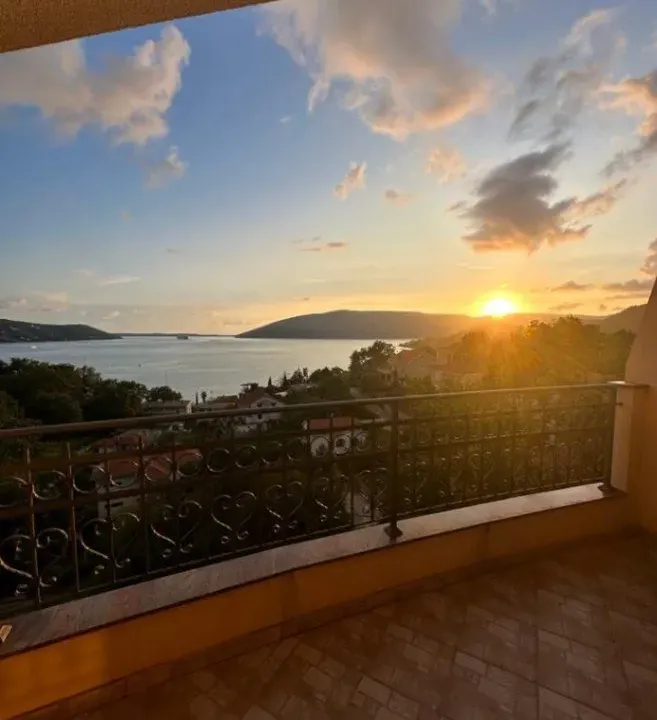Sale, two bedroom apartment, 75m², Zelenika, Herceg Novi