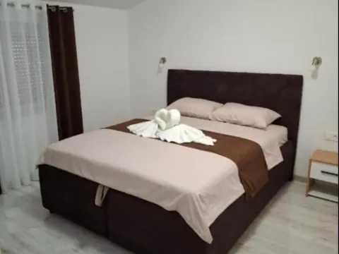 Izdavanje, dvosoban stan, 75m², Radanovići, Kotor - image 10