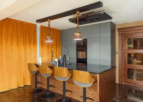 Izdavanje, kuća, 400m², Centar, Tivat - image 2