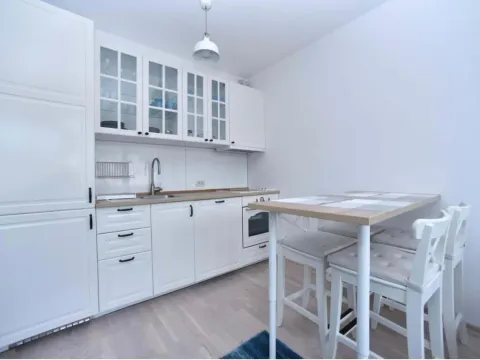 Rent, one bedroom apartment, 47m², Budva, Crna Gora - image 10