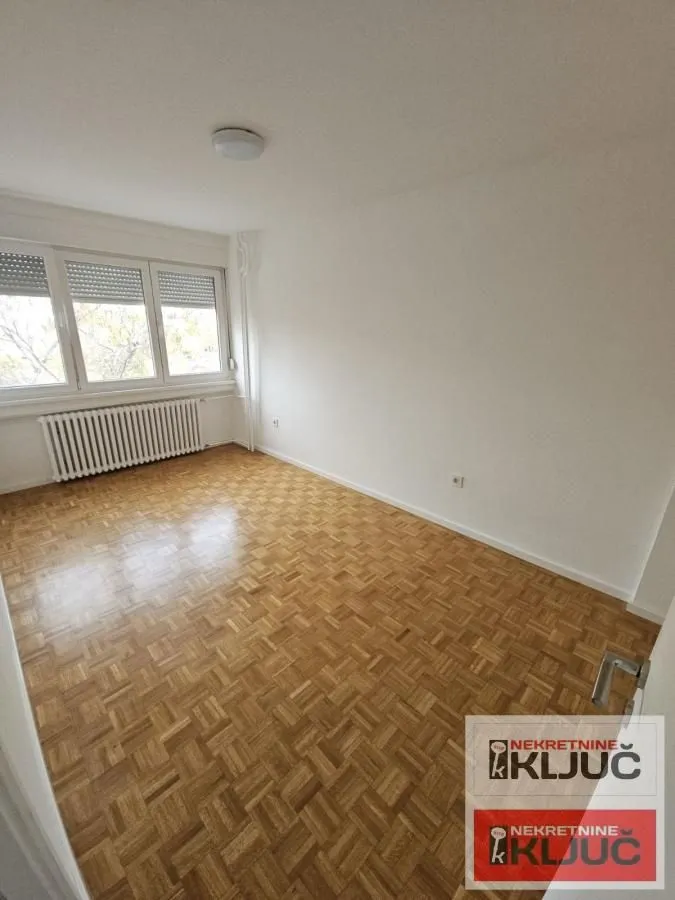 Prodaja, trosoban stan, 75m², Socijalno, Novi Sad Sve Podlokacije