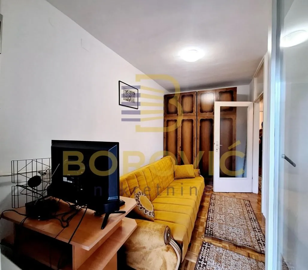Rent, three bedroom apartment, 73m², Crveni Krst, Beograd