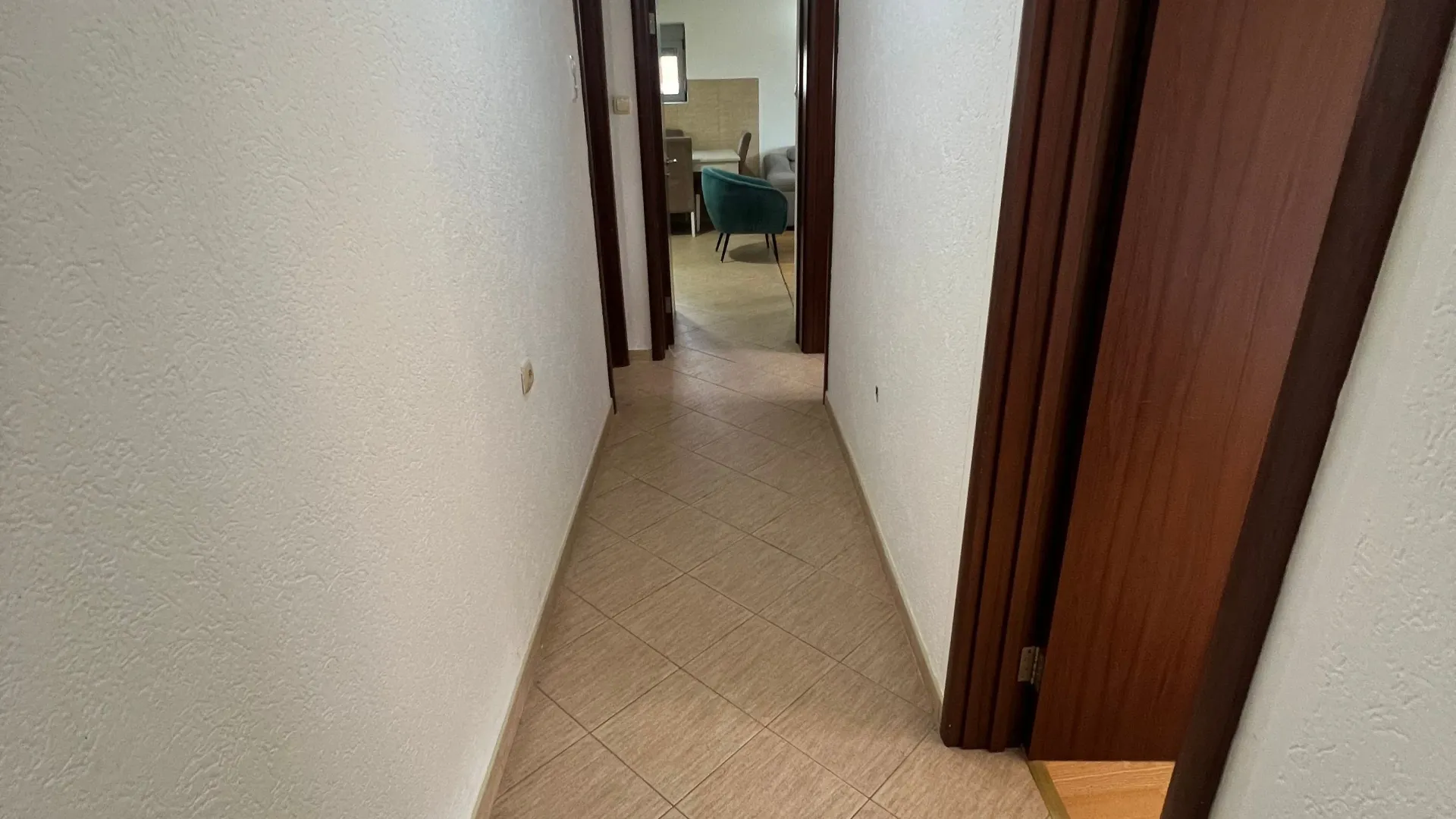 Izdavanje, dvosoban stan, 70m², Bjeliši, Bar