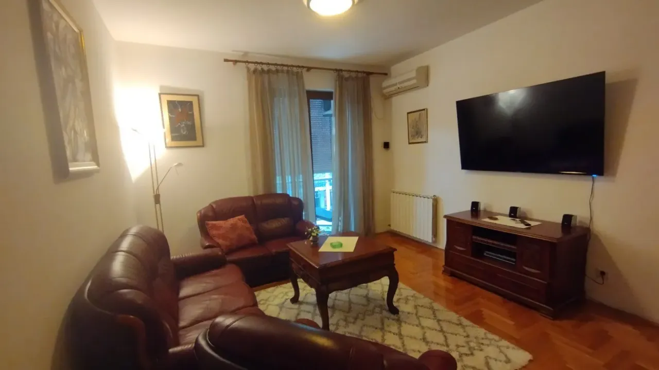 Izdavanje, dvosoban stan, 75m², Preko Morače, Podgorica