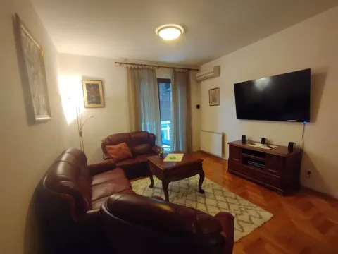 Izdavanje, dvosoban stan, 75m², Preko Morače, Podgorica