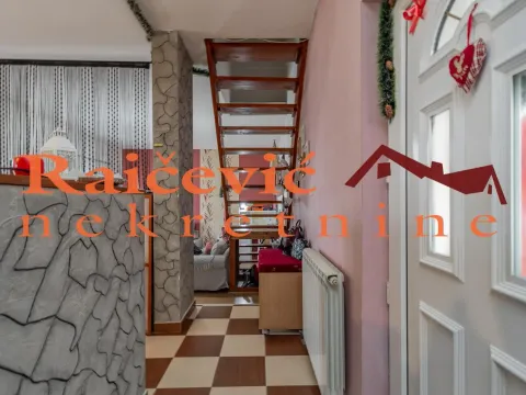 Prodaja, trosoban stan, 115m², Petlovo Brdo, Beograd - image 9