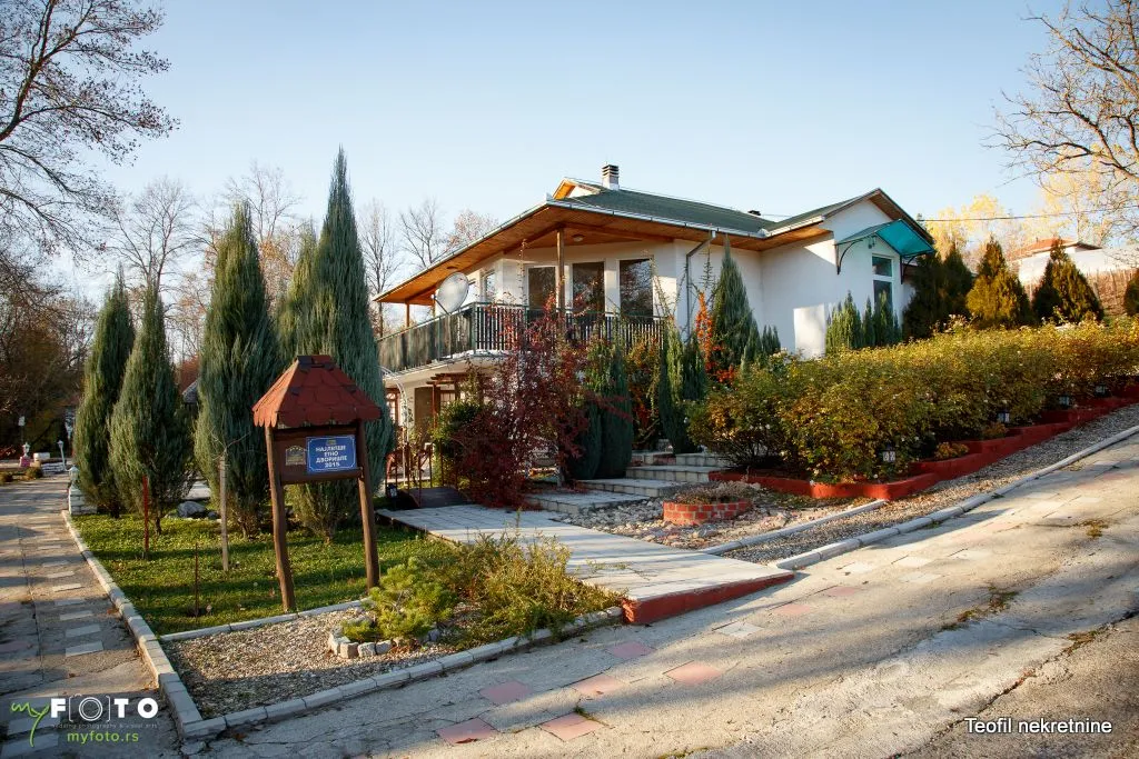 Prodaja, poslovni prostor, 230m², Topola, Srbija