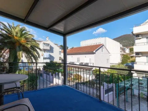 Izdavanje, stan, 55m², Centar, Tivat - image 2
