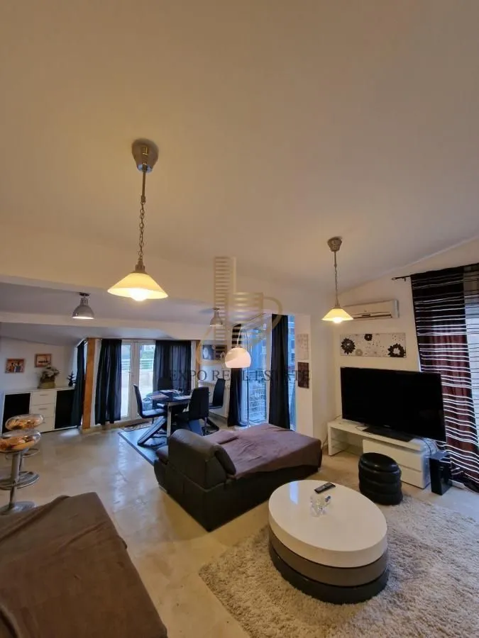 Izdavanje, trosoban stan, 75m², Savski Venac, Beograd