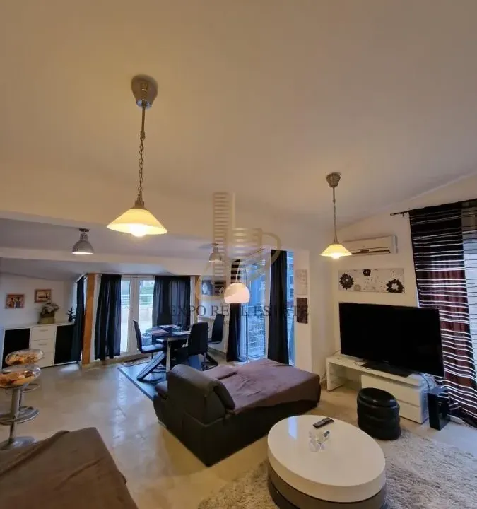 Izdavanje, trosoban stan, 75m², Savski Venac, Beograd