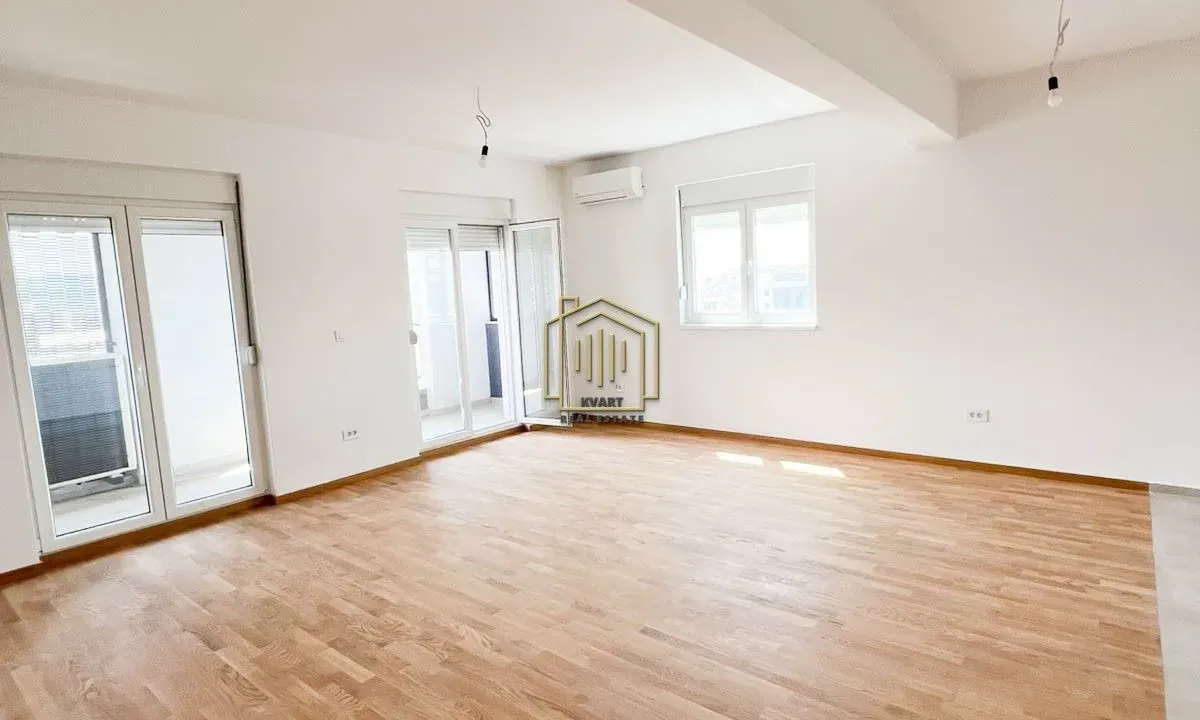 Prodaja, trosoban stan, 106m², Stari Aerodrom, Podgorica