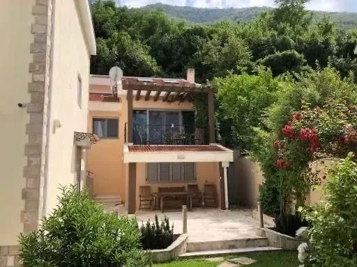 Prodaja, kuća, 390m², Stoliv, Kotor