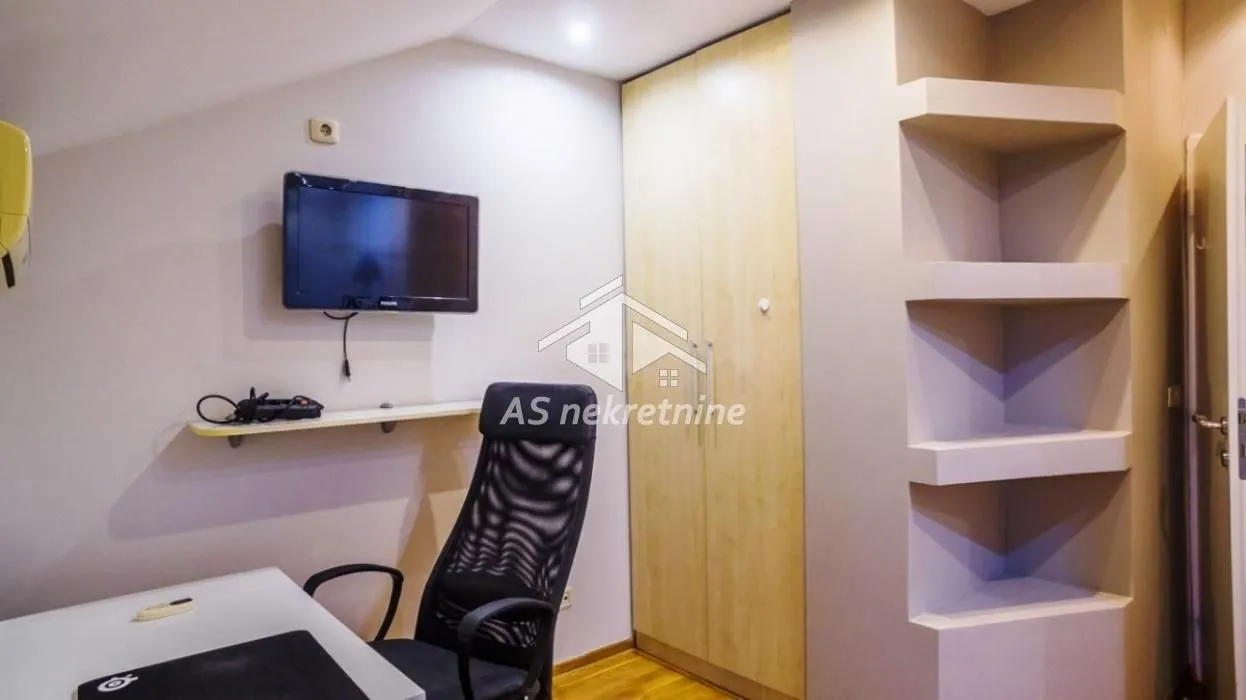 Rent, four bedroom apartment, 140m², Đeram Pijaca, Beograd