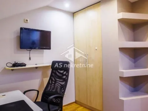 Rent, four bedroom apartment, 140m², Đeram Pijaca, Beograd - image 17