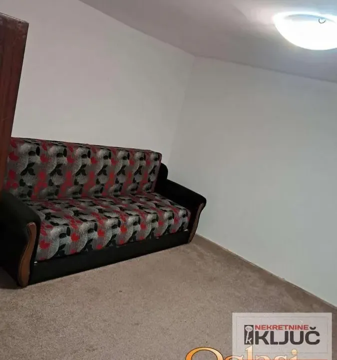 Izdavanje, jednosoban stan, 22m², Petrovaradin, Novi Sad