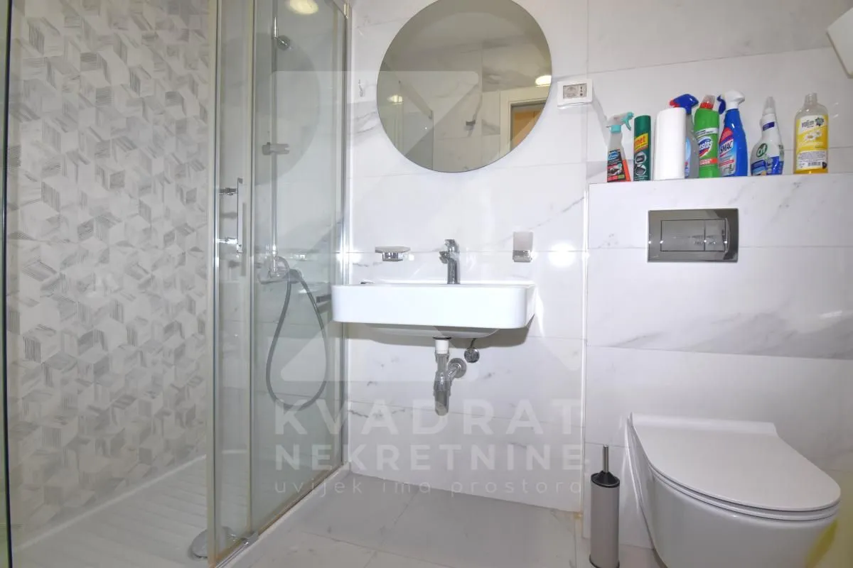 Izdavanje, jednosoban stan, 49m², Central Point, Podgorica