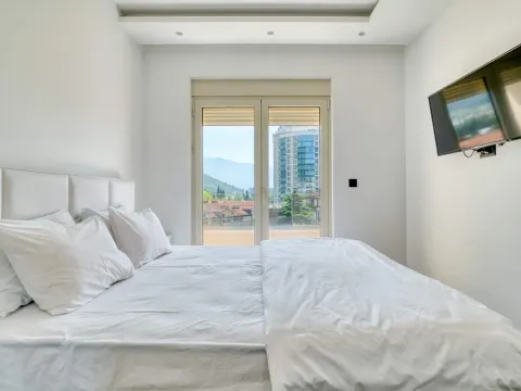 Izdavanje, trosoban stan, 145m², Centar, Budva - image 11
