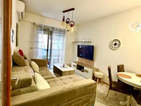 Izdavanje, dvosoban stan, 60m², City Kvart, Podgorica - image 2