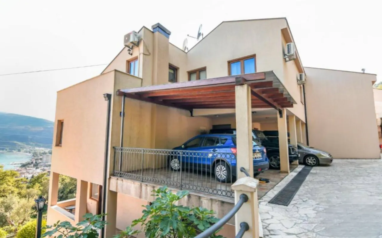 Prodaja, dvosoban stan, 75m², Herceg Novi, Crna Gora