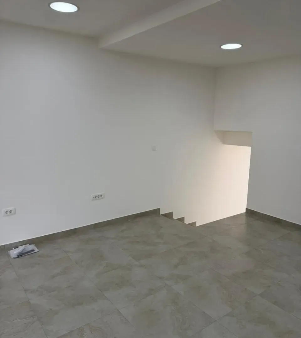 Izdavanje, poslovni prostor, 57m², Krivi Most, Podgorica
