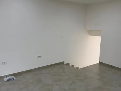 Izdavanje, poslovni prostor, 57m², Krivi Most, Podgorica - image 8