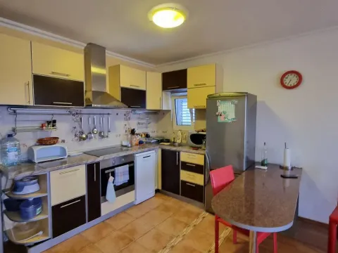 Sale, two bedroom apartment, 98m², Bečići, Budva - image 2