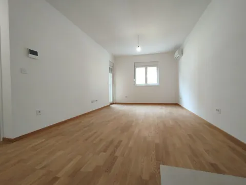 Izdavanje, stan, 45m², Stari Aerodrom, Podgorica - image 6