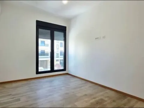Izdavanje, dvosoban stan, 53m², City Kvart, Podgorica - image 2