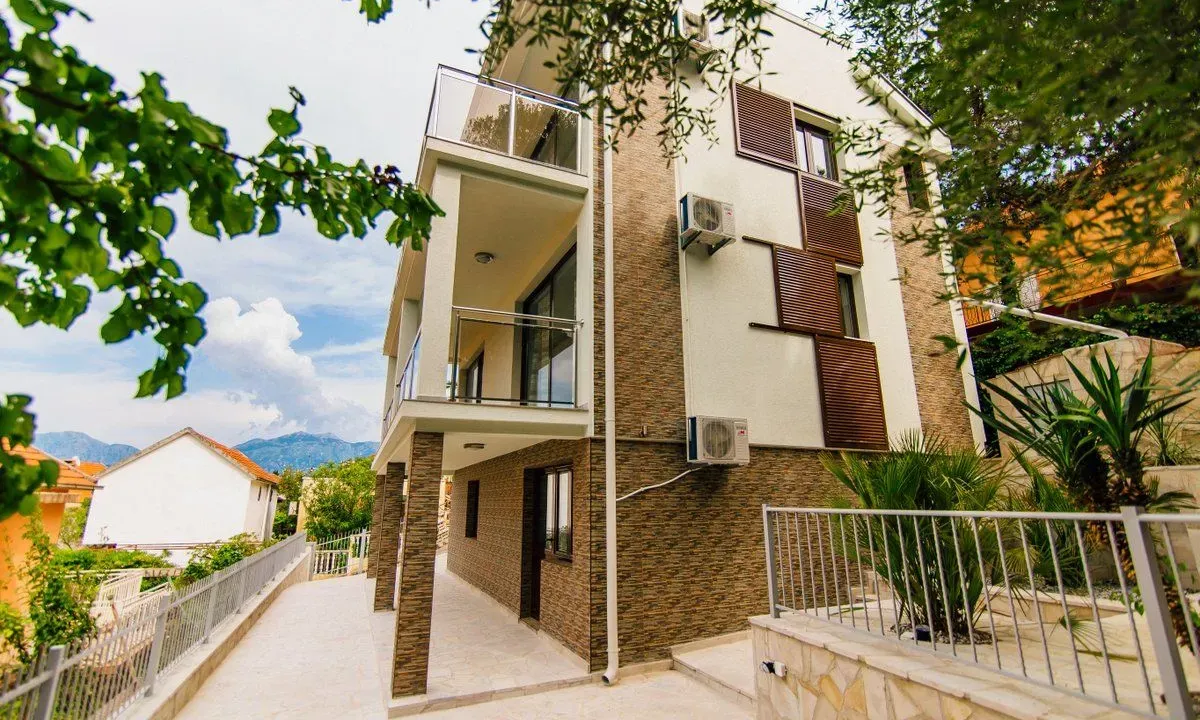 Sale, house, 240m², Krašići, Tivat