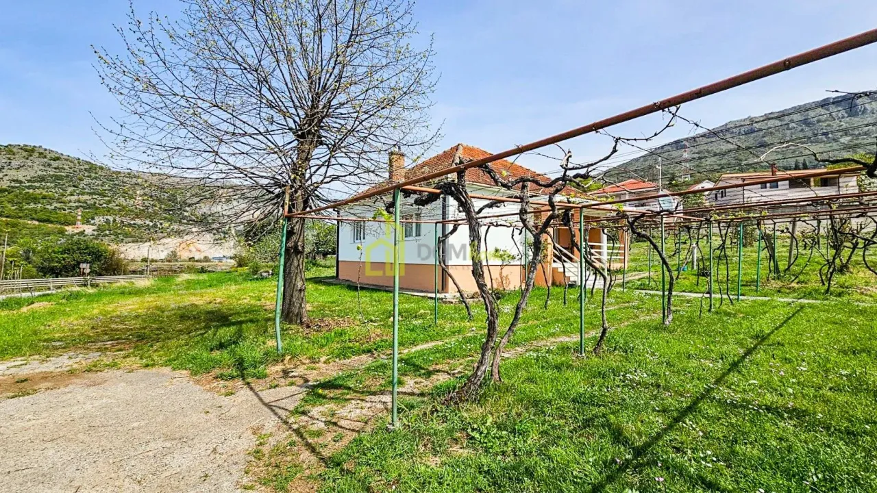 Izdavanje, kuća, 100m², Zlatica, Podgorica