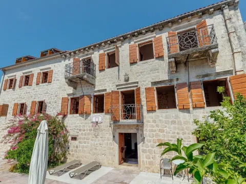 Sale, house, 484m², Perast, Kotor - image 3