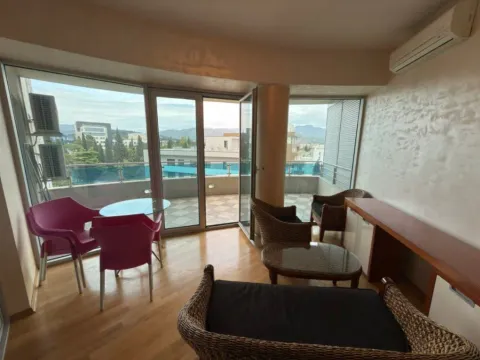 Izdavanje, dvosoban stan, 98m², Centar, Podgorica - image 4