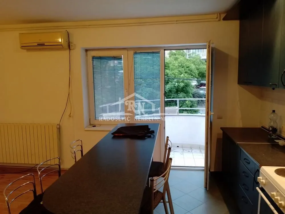 Izdavanje, kuća, 180m², Čukarica, Beograd