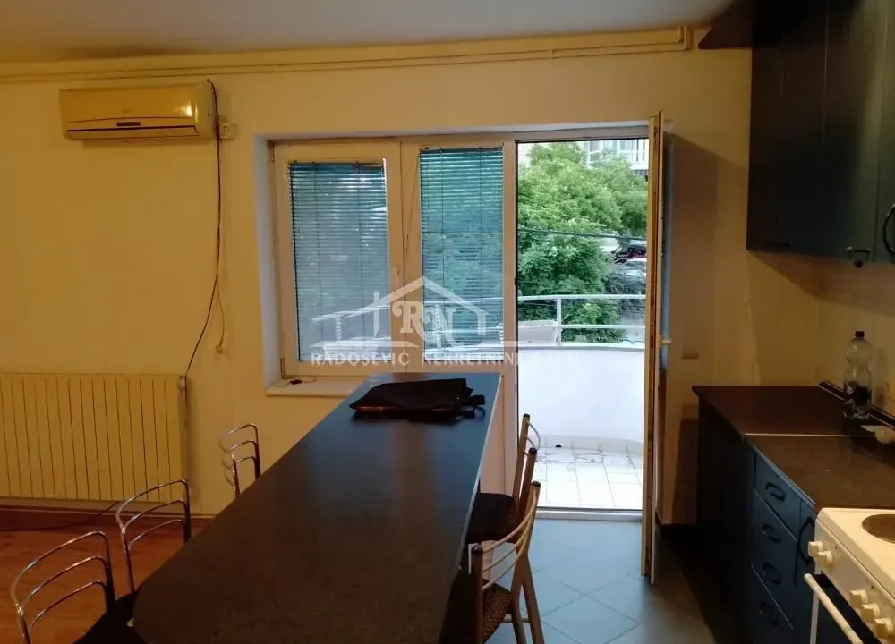 Rent, house, 180m², Čukarica, Beograd